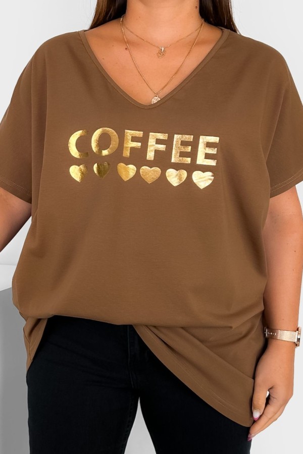 T-shirt damski plus size w kolorze karmelowym złoty nadruk coffee serduszka DOMI