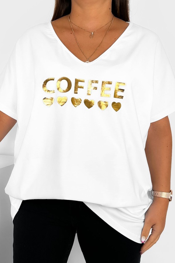 T-shirt damski plus size w kolorze białym złoty nadruk coffee serduszka DOMI