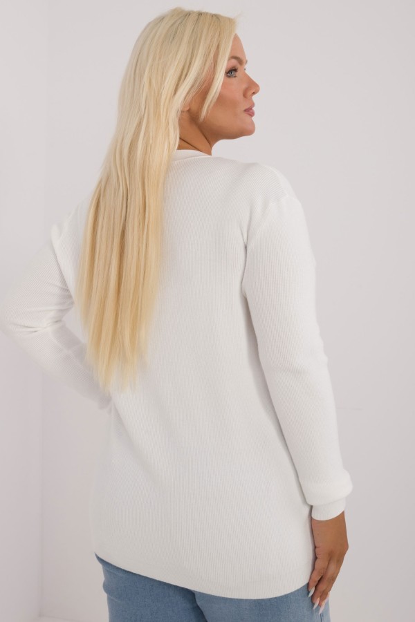 Sweter damski plus size kardigan narzutka w kolorze białym z guzikami Ksenia 3