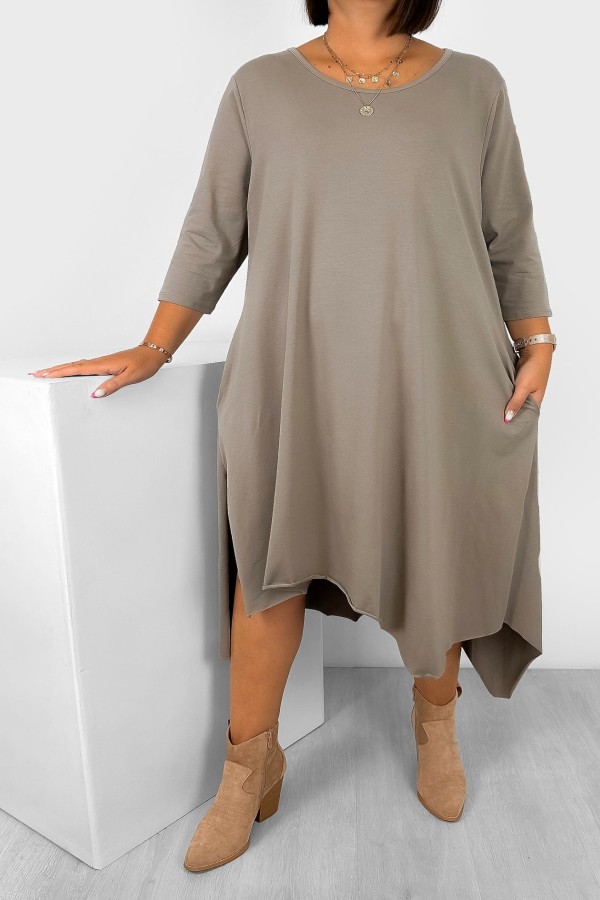 Asymetryczna sukienka plus size w kolorze beżu fango rękaw 3/4 długie boki kieszenie Anett 1