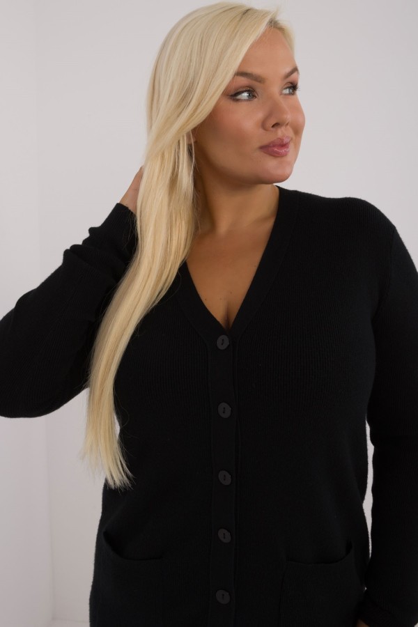 Sweter damski plus size kardigan narzutka w kolorze czarnym z guzikami Ksenia