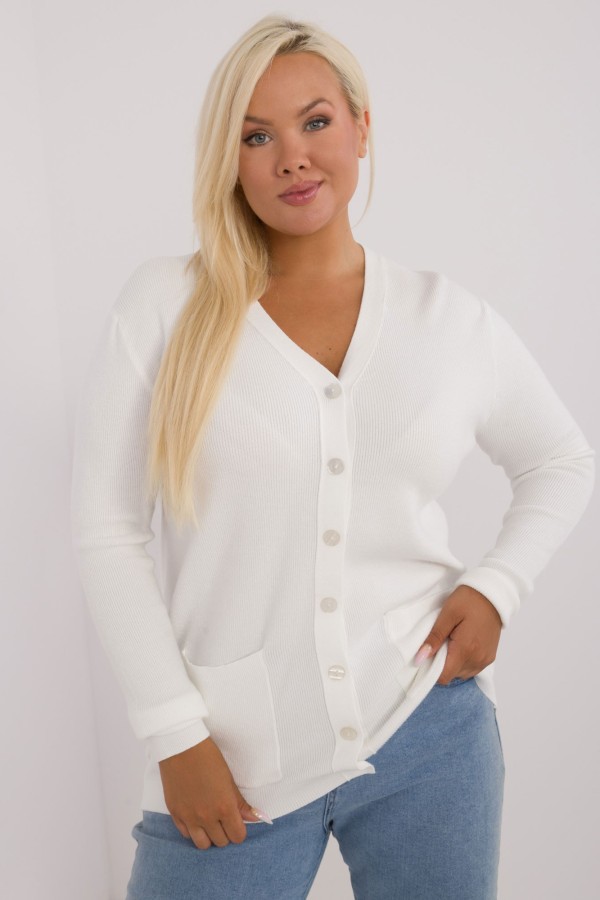 Sweter damski plus size kardigan narzutka w kolorze białym z guzikami Ksenia 4