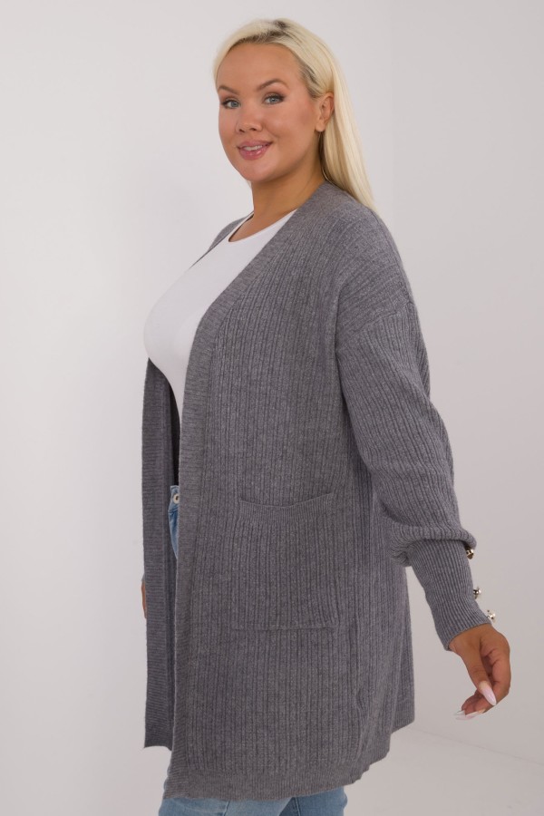 Sweter damski kardigan narzutka plus size w kolorze ciemnoszarym ozdobne guziki Kiarra 3