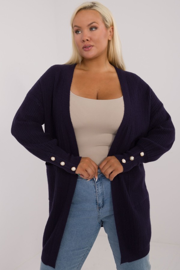 Sweter damski kardigan narzutka plus size w kolorze granatowym ozdobne guziki Kiarra 1