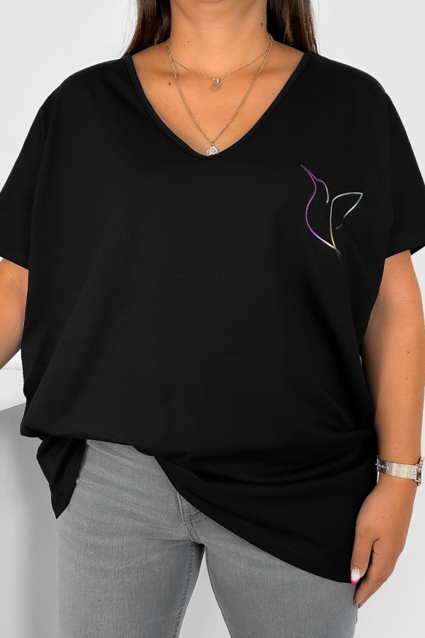 T-shirt damski plus size w kolorze czarnym dekolt w serek V-neck holo nadruk ptak Fugo