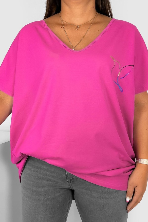 T-shirt damski plus size w kolorze różowym dekolt w serek V-neck holo nadruk ptak Fugo