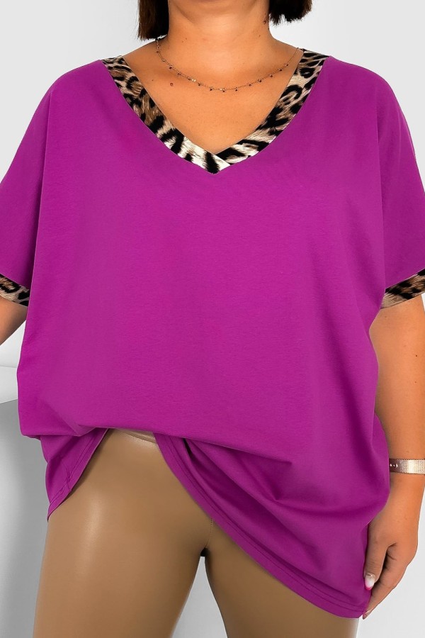 T-shirt damski plus size w kolorze magenta dekolt w serek V-neck panterka lamówka Wena