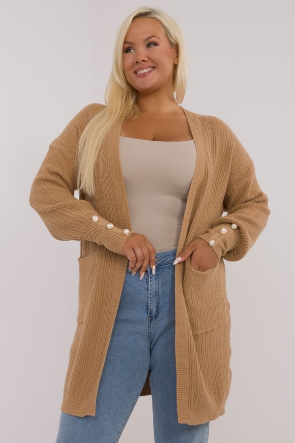 Sweter damski kardigan narzutka plus size w kolorze camelowym ozdobne guziki Kiarra 1