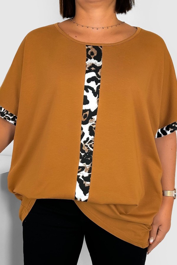 T-shirt damski plus size w kolorze karmelowym okrągły dekolt panterka pasek ANDIE 2