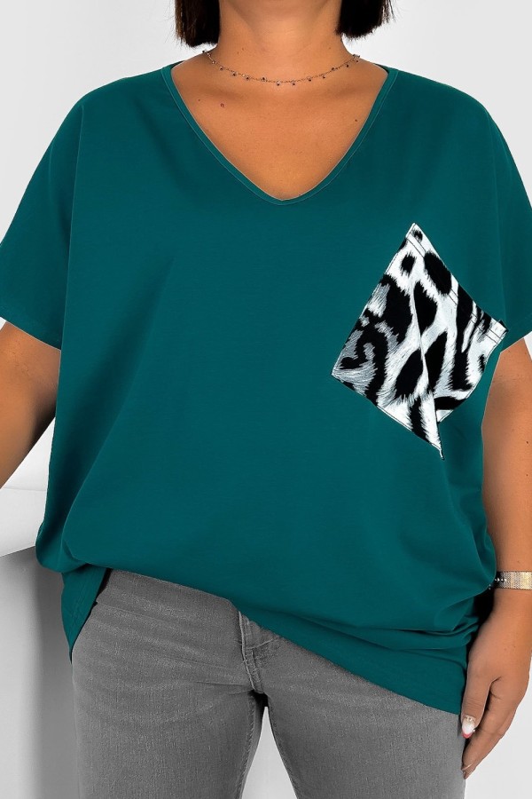 T-shirt damski plus size w kolorze morskim dekolt w serek V-neck szara panterka kieszeń PARRIS