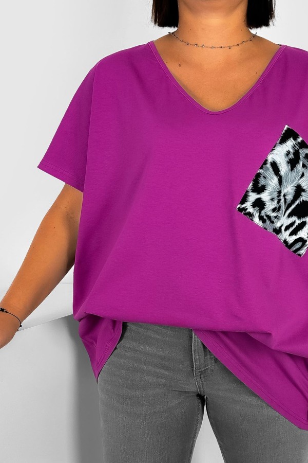 T-shirt damski plus size w kolorze magenta dekolt w serek V-neck szara panterka kieszeń PARRIS 1