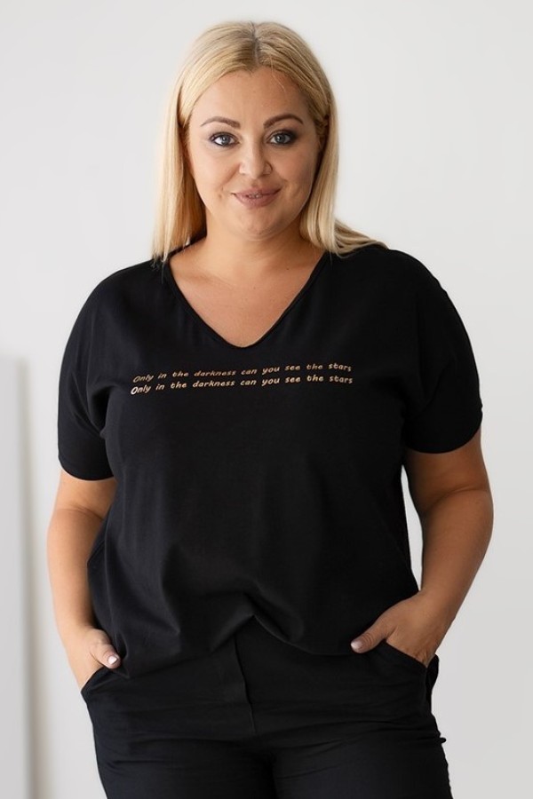 T-shirt damski plus size w kolorze czarnym dekolt w serek V-neck złote napisy Stars