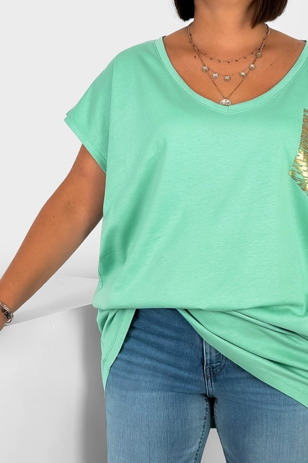 T-shirt damski plus size jasnozielony nietoperz dekolt w serek V-neck złota kieszeń pocket 1