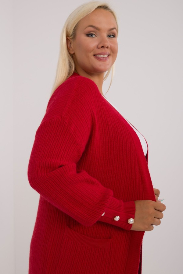 Sweter damski kardigan narzutka plus size w kolorze czerwonym ozdobne guziki Kiarra