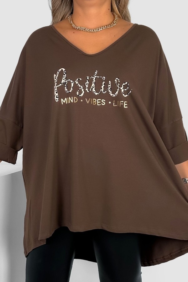 Tunika plus size w kolorze brązowym oversize dekolt V napisy positive ASTER 2