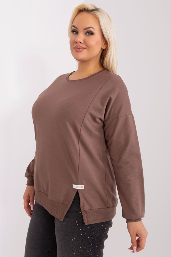 Lekka bluza damska plus size w kolorze brązowym naszywka rozcięcie Yamini 4