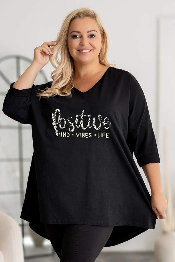 Tunika plus size w kolorze czarnym oversize dekolt V napisy positive ASTER