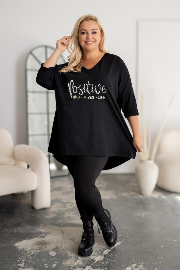 Tunika plus size w kolorze czarnym oversize dekolt V napisy positive ASTER 1