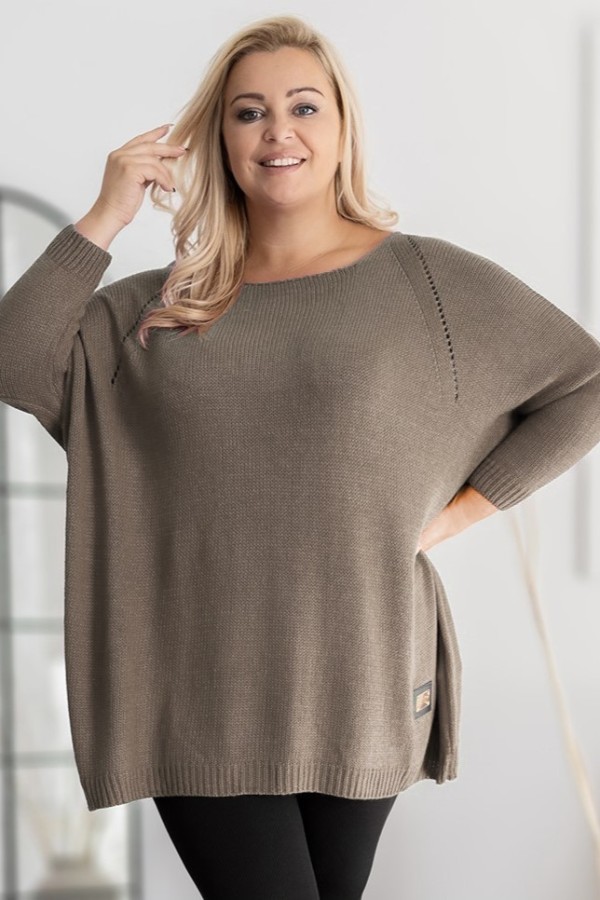 MEGA oversize sweter damski w kolorze beżu fango ażur naszywka SHAPE