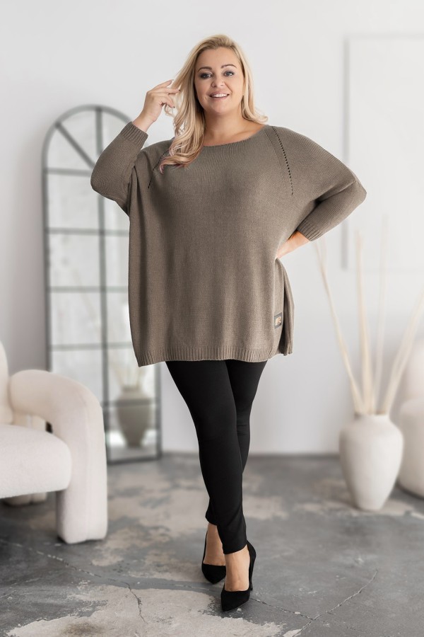 MEGA oversize sweter damski w kolorze beżu fango ażur naszywka SHAPE 1