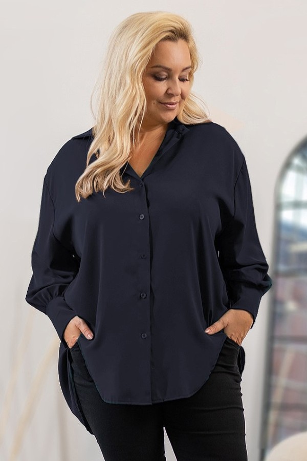 Koszula damska plus size w kolorze ciemnego granatu dłuższy tył ZANTARA