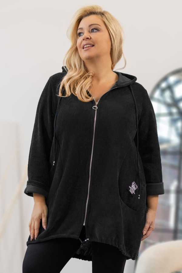 Bluza plus size w kolorze czarnym z kapturem na zamek narzutka KATARINA 1