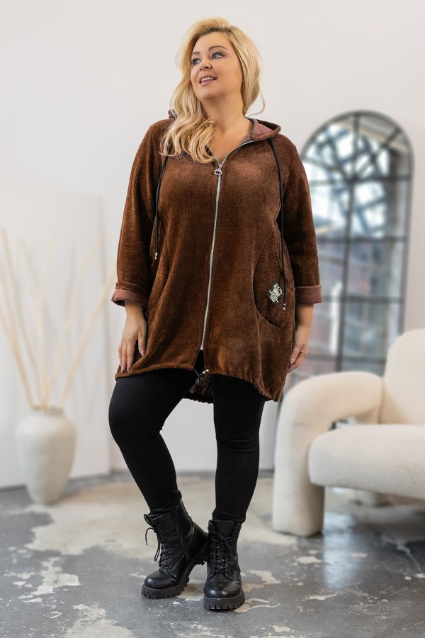 Bluza plus size w kolorze karmelowym z kapturem na zamek narzutka KATARINA 1