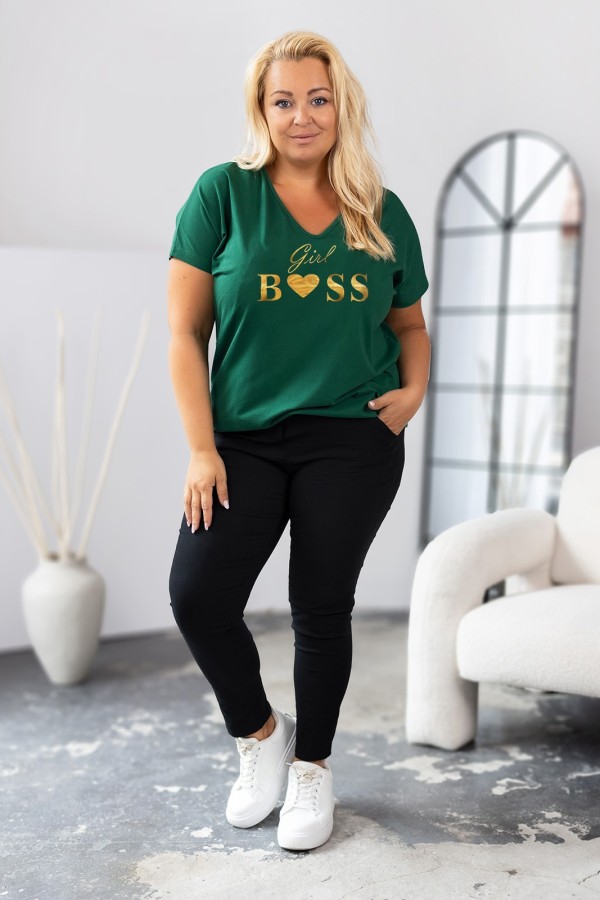 T-shirt damski plus size w kolorze butelkowym dekolt V-neck złoty nadruk girl boss 1