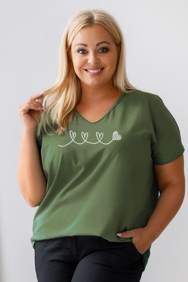 Bluzka damska T-shirt plus size w kolorze khaki nadruk serduszka clouds