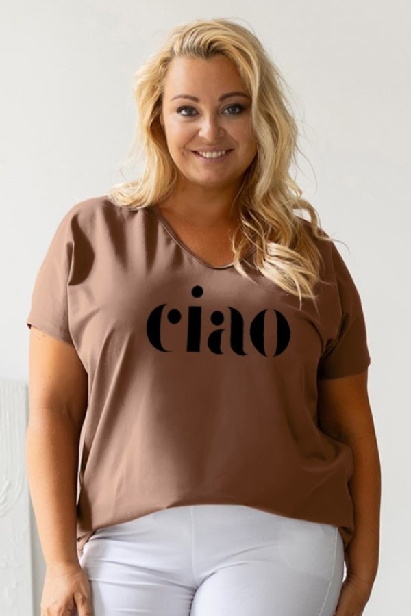 T-shirt damski plus size w kolorze cappuccino dekolt w serek V-neck napis CIAO