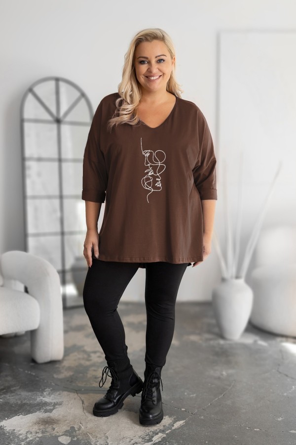 Tunika plus size w kolorze brązowym oversize dekolt V twarze maski DITA 1