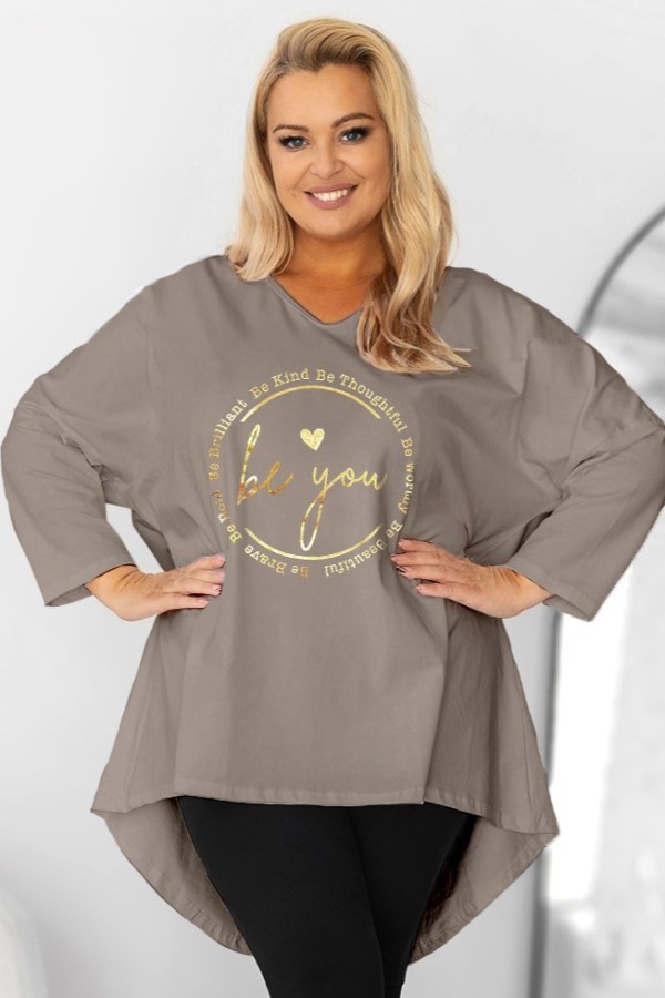 Tunika damska plus size w kolorze beżu fango oversize złoty nadruk napisy be you HIRA 2