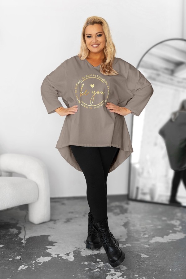 Tunika damska plus size w kolorze beżu fango oversize złoty nadruk napisy be you HIRA 1