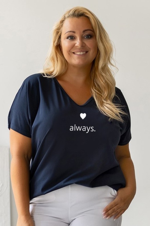 T-shirt damski plus size w kolorze granatowym dekolt w serek V-neck nadruk always serduszko NOLA 2