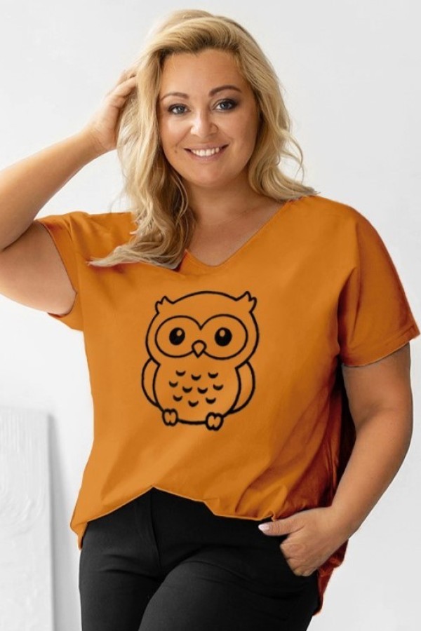 T-shirt damski plus size w kolorze karmelowym dekolt w serek V-neck nadruk sowa owl ALLA