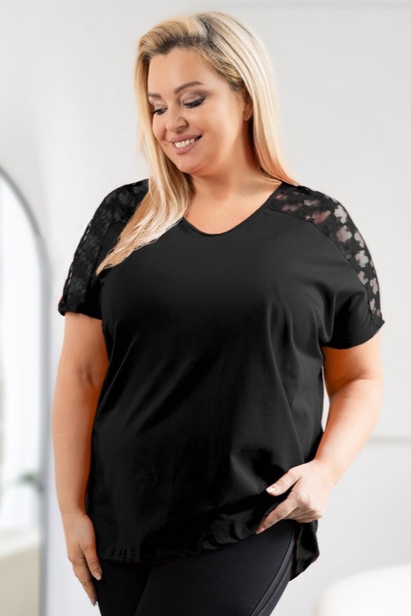 Bluzka damska plus size w kolorze czarnym dekolt w serek koronka PERIDE