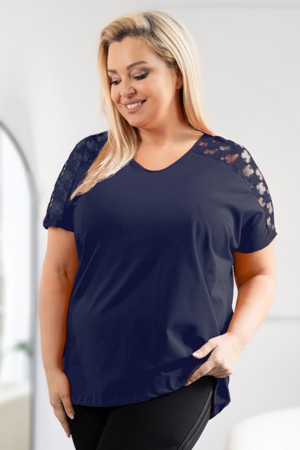 Bluzka damska plus size w kolorze granatowym dekolt w serek koronka PERIDE