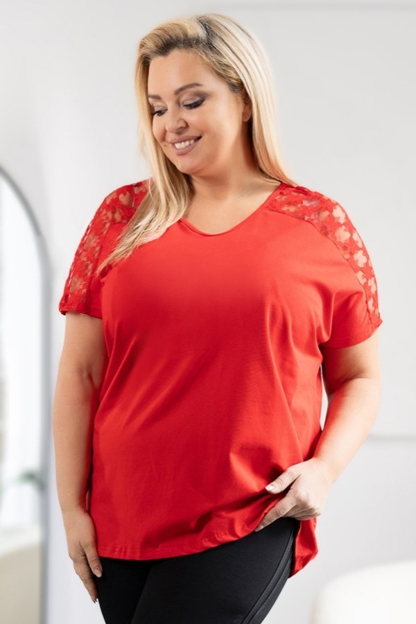 Bluzka damska plus size w kolorze czerwonym dekolt w serek koronka PERIDE