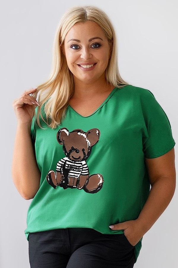 Bluzka damska T-shirt plus size w kolorze zielonym nadruk miś teddy