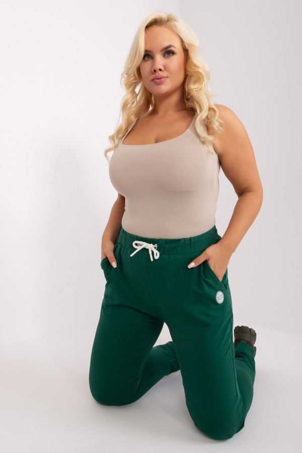 Spodnie dresowe damskie w kolorze butelkowym plus size basic Rami 1