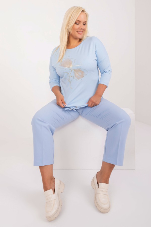 Bluzka damska plus size w kolorze błękitnym wiązana złoty print dżety Hulia 1