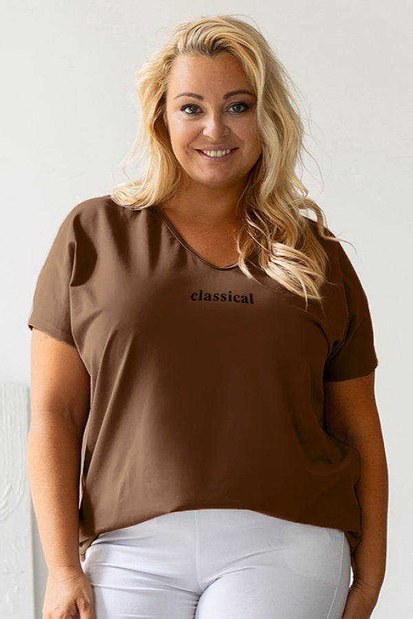 T-shirt damski plus size w kolorze jasnego brązu dekolt w serek V-neck nadruk classical