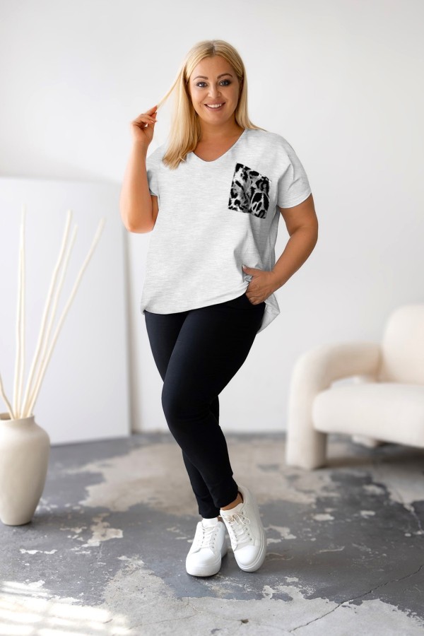 T-shirt damski plus size w kolorze szary melanż dekolt w serek V-neck szara panterka kieszeń PARRIS 1