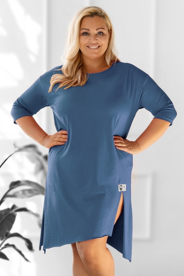 Asymetryczna sukienka plus size w kolorze denim z rozcięciami naszywka Yoshi 2