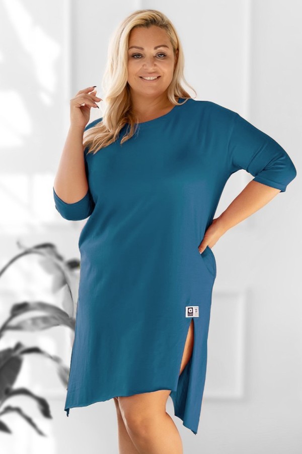 Asymetryczna sukienka plus size w kolorze morskim z rozcięciami naszywka Yoshi