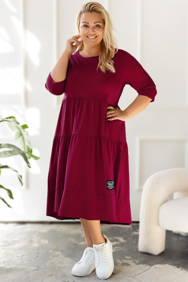 Sukienka plus size w kolorze burgundowym z 3/4 rękawem falbany FERIA