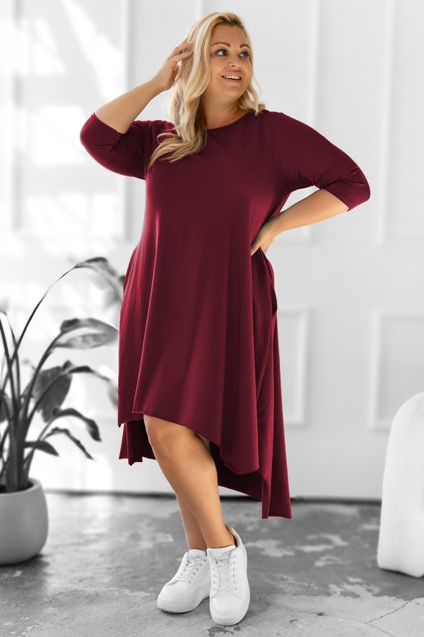 Asymetryczna sukienka plus size w kolorze burgundowym rękaw 3/4 długie boki kieszenie Anett