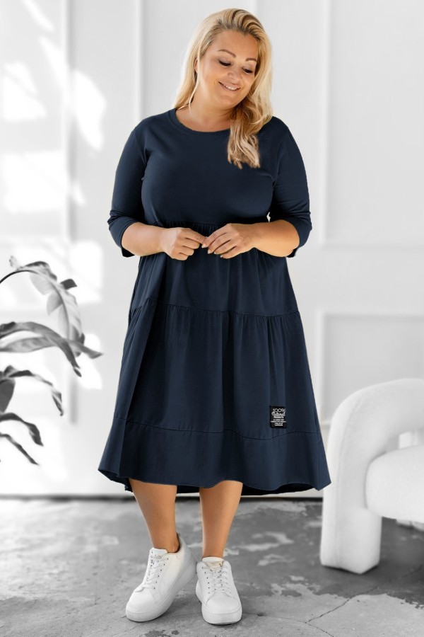 Sukienka plus size w kolorze granatowym z 3/4 rękawem falbany FERIA