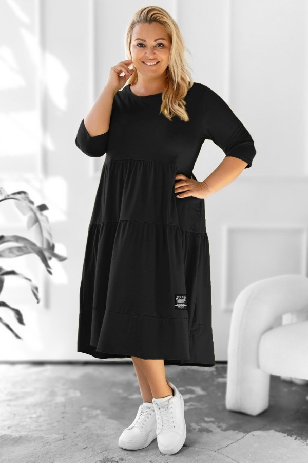 Sukienka plus size w kolorze czarnym z 3/4 rękawem falbany FERIA