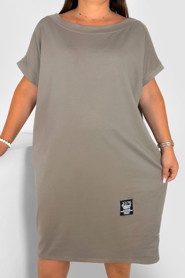 Sukienka plus size w kolorze beżowym z krótkim rękawem naszywka Bonita